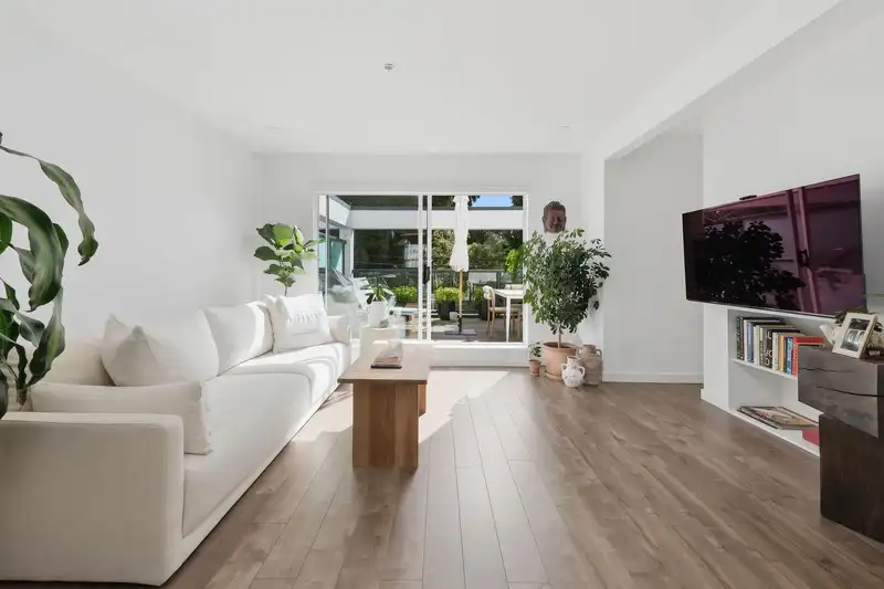 9 2880 W 4TH AVENUE - photo 2 of 34