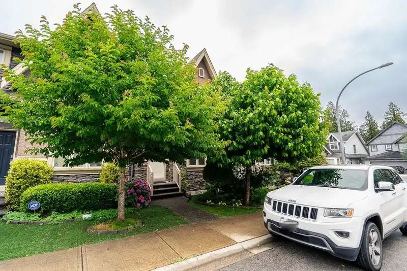 21165 77B AVENUE - photo 2 of 34