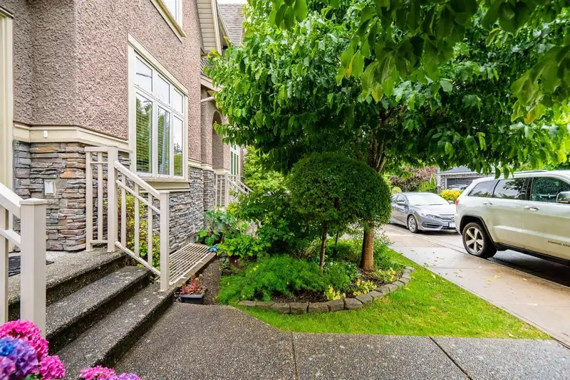 21165 77B AVENUE - photo 3 of 34