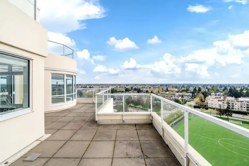 1402 7760 GRANVILLE AVENUE - photo 4 of 40