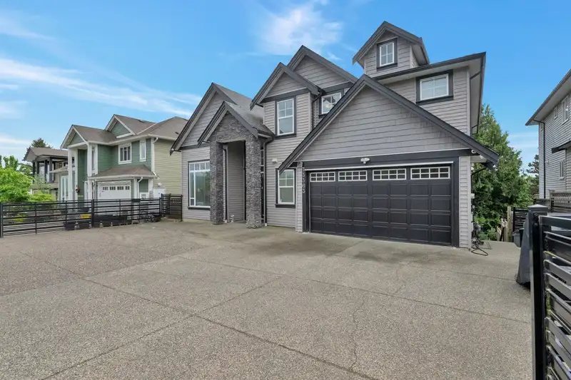 7 3363 HORN STREET - photo 1 of 39