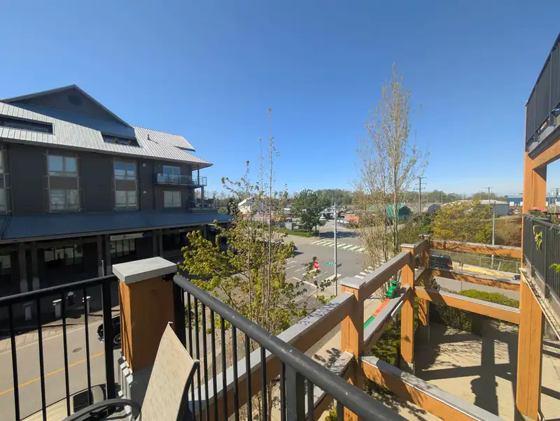 206 6077 LONDON ROAD - photo 3 of 15