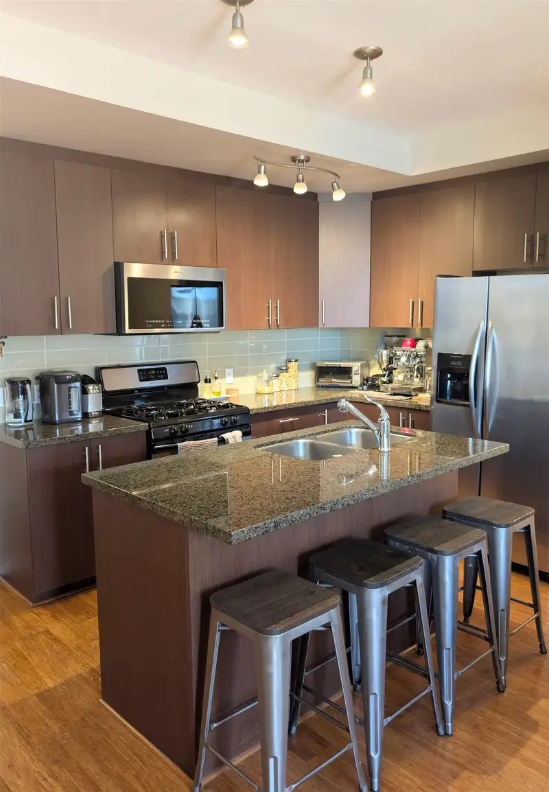 206 6077 LONDON ROAD - photo 4 of 15
