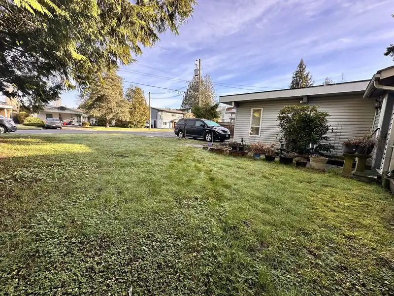 22670 BROWN AVENUE - photo 2 of 9
