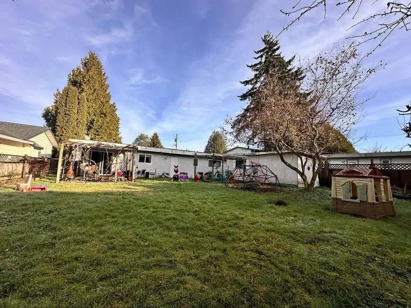 22670 BROWN AVENUE - photo 3 of 9