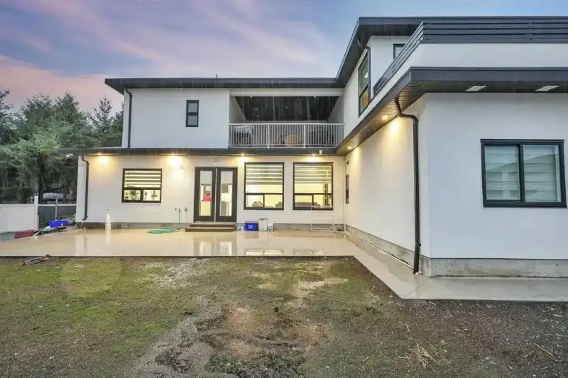 14840 89 AVENUE - photo 4 of 28