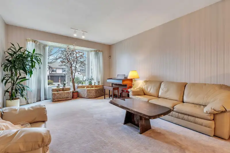 1921 155 STREET - photo 2 of 35