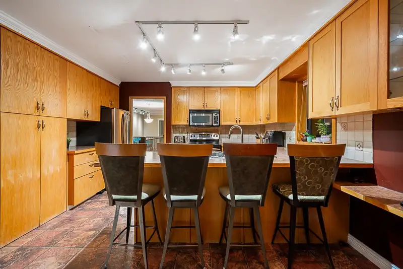 949 LYNWOOD AVENUE - photo 1 of 29