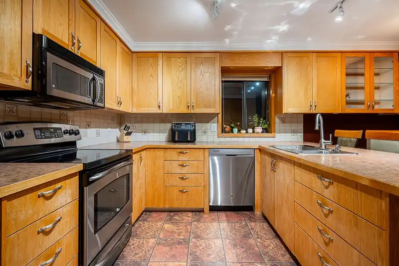 949 LYNWOOD AVENUE - photo 4 of 29