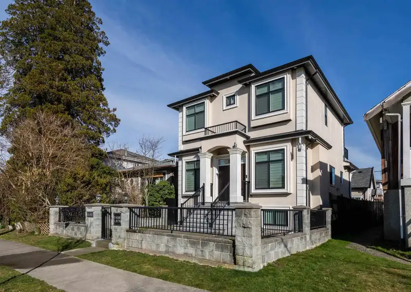 6182 COMMERCIAL STREET - photo 2 of 37