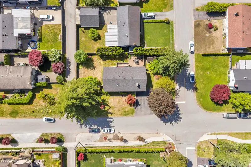 740 TOWNLEY STREET - photo 1 of 40