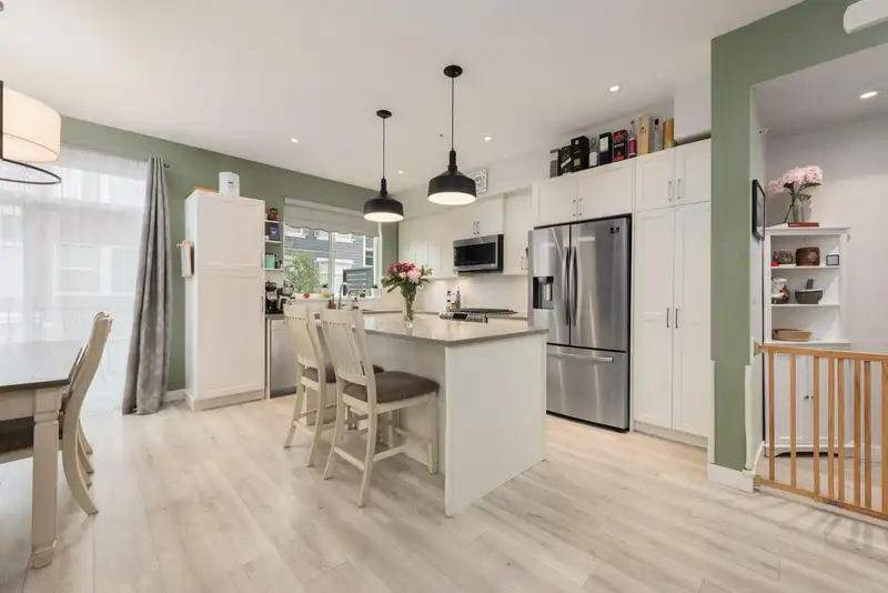 52 8371 202B STREET - photo 2 of 40