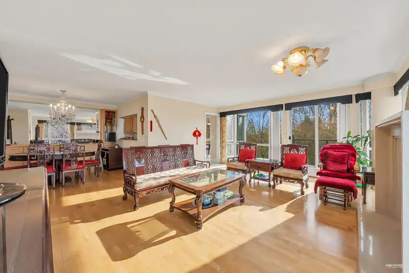 412 618 W 45TH AVENUE - photo 4 of 40
