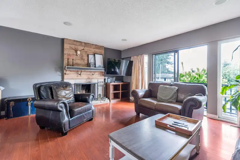 1231 PRAIRIE AVENUE - photo 3 of 32