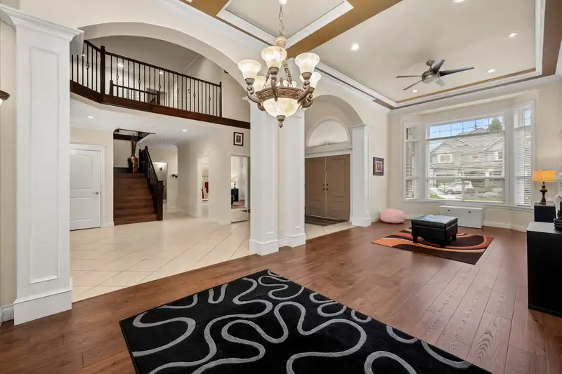 16416 92A AVENUE - photo 2 of 40