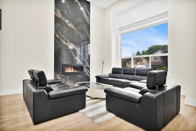 11927 85A AVENUE - photo 3 of 35