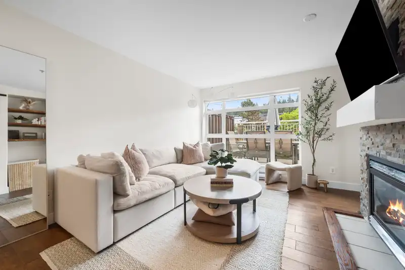 229 3122 ST JOHNS STREET - photo 2 of 40
