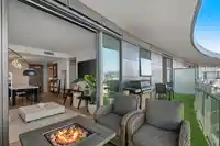2916 89 NELSON STREET - thumbnail 2
