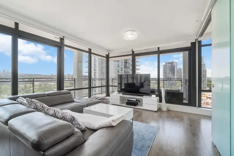 1406 2378 ALPHA AVENUE - photo 2 of 27