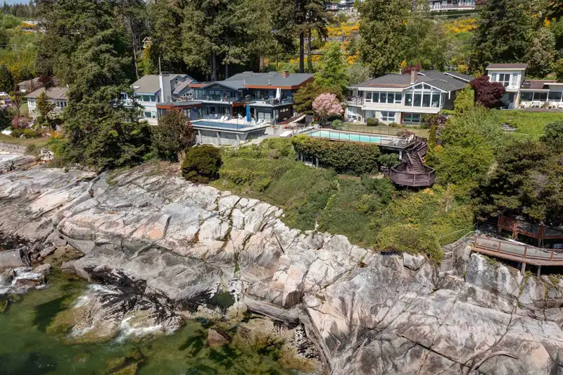 5951 SUNSHINE COAST HIGHWAY - photo 3 of 38