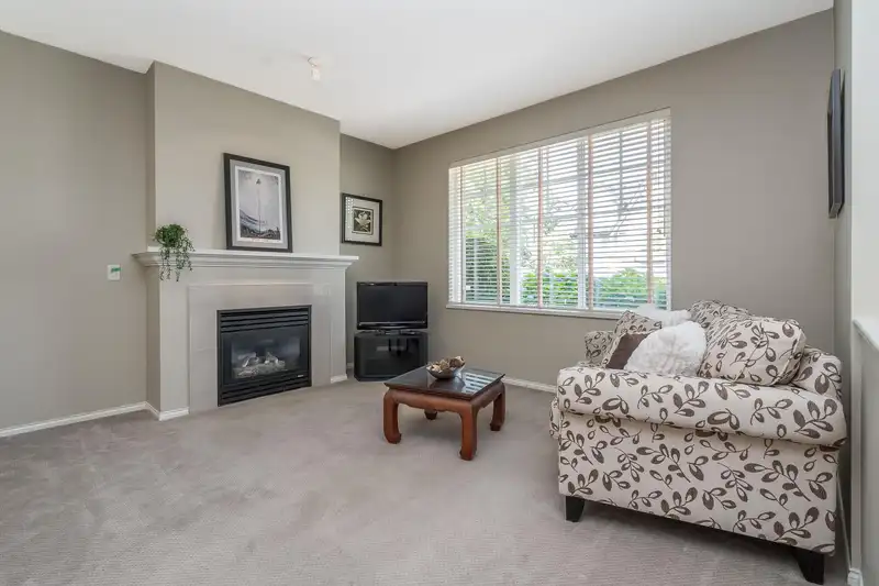 49 15868 85 AVENUE - photo 4 of 39