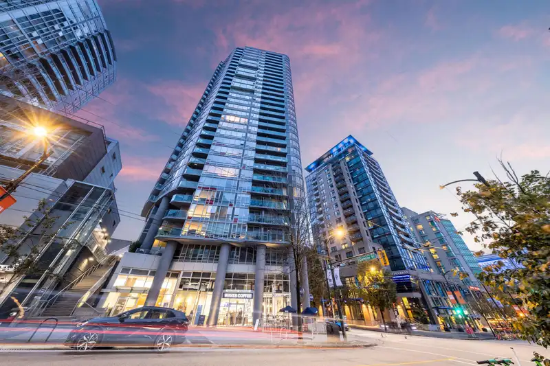 1606 233 ROBSON STREET - photo 1 of 30