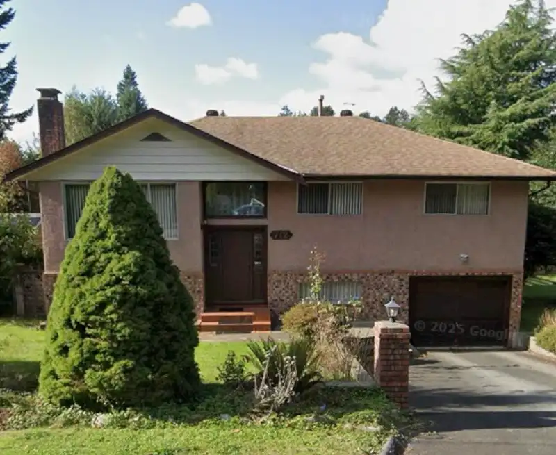 712 TOWNLEY STREET - photo 1 of 9
