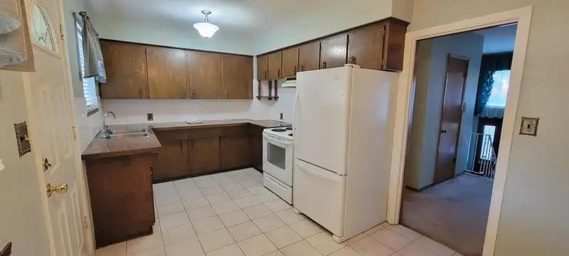 712 TOWNLEY STREET - photo 2 of 9