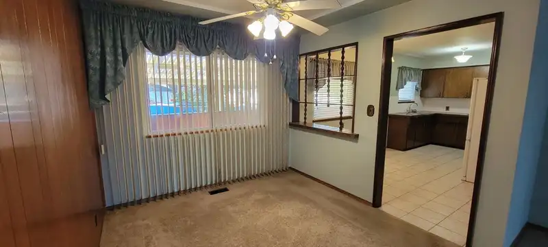 712 TOWNLEY STREET - photo 3 of 9