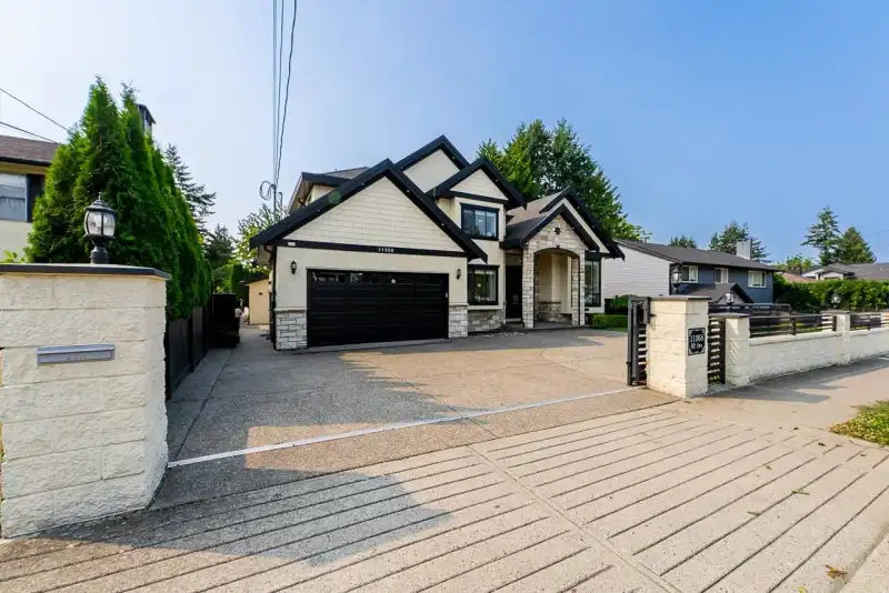 11368 82 AVENUE - photo 1 of 38
