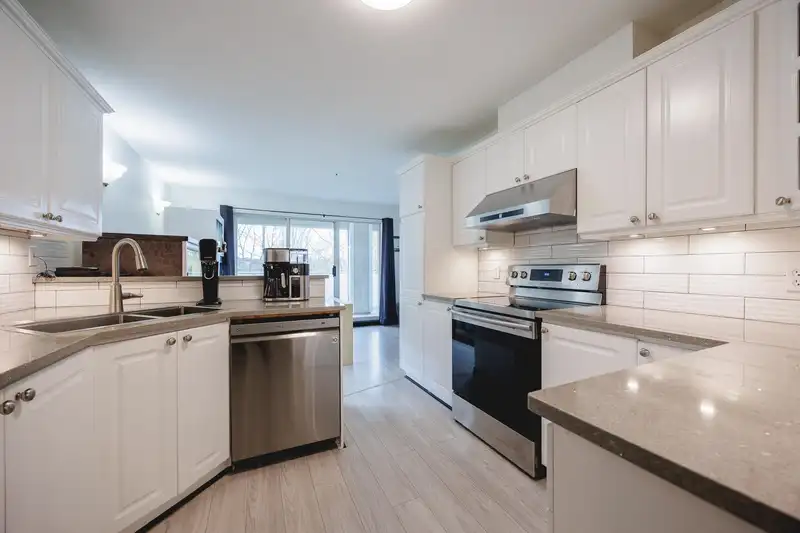303 20145 55A AVENUE - photo 2 of 32