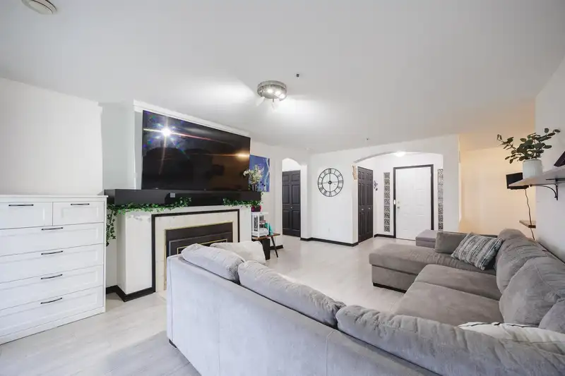 303 20145 55A AVENUE - photo 4 of 32