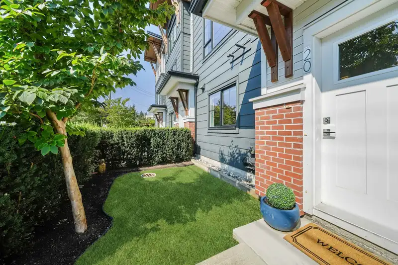 20 22128 48A AVENUE - photo 4 of 40