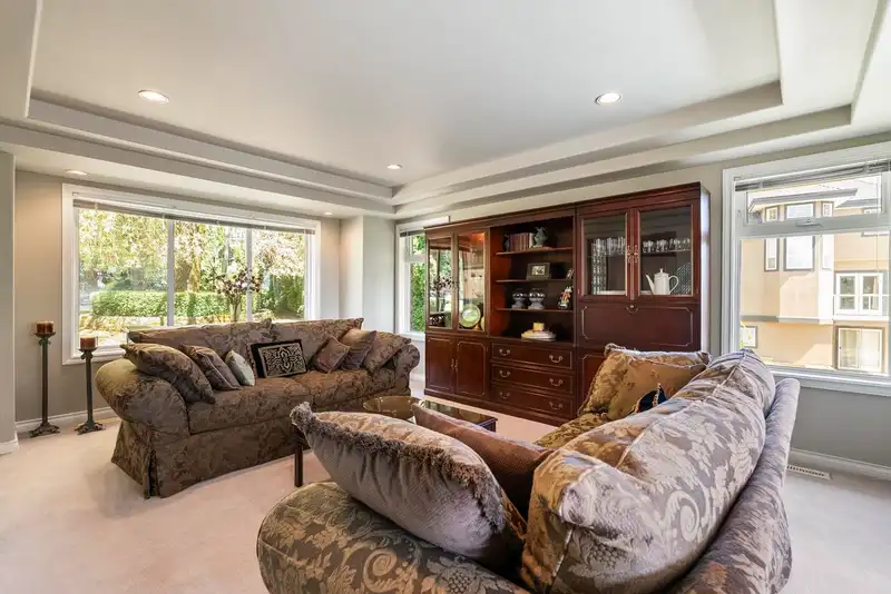 16672 77 AVENUE - photo 4 of 40