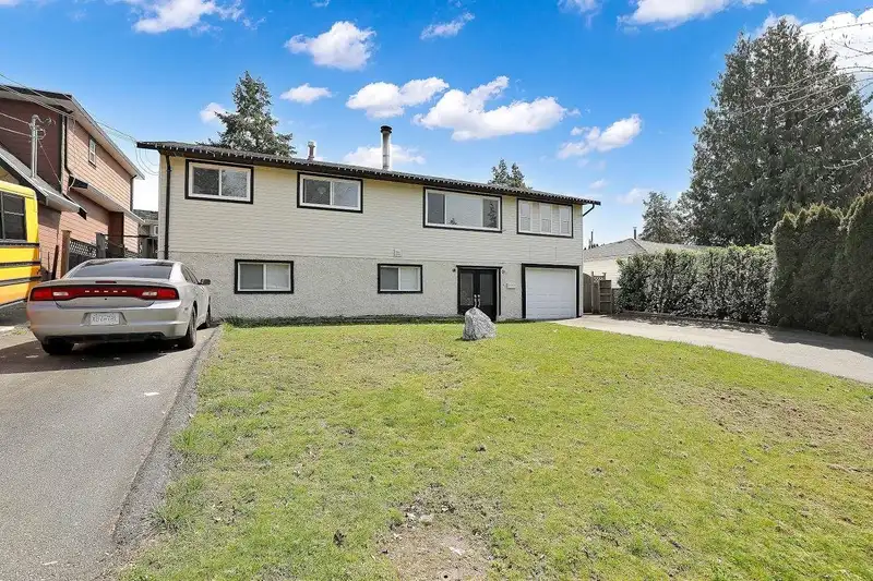 7436 118A STREET - photo 3 of 36