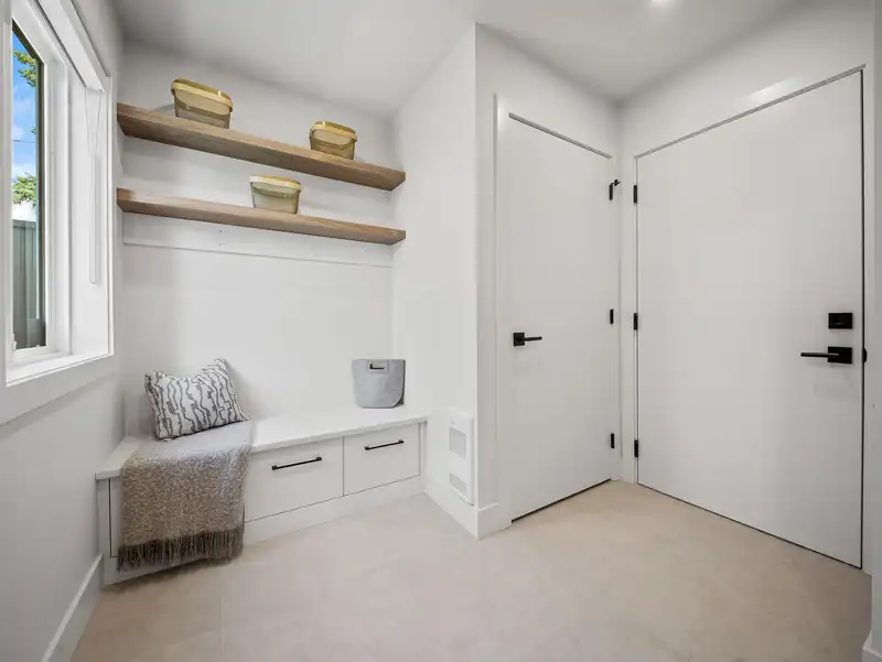 3 3786 PETER STREET - photo 4 of 38