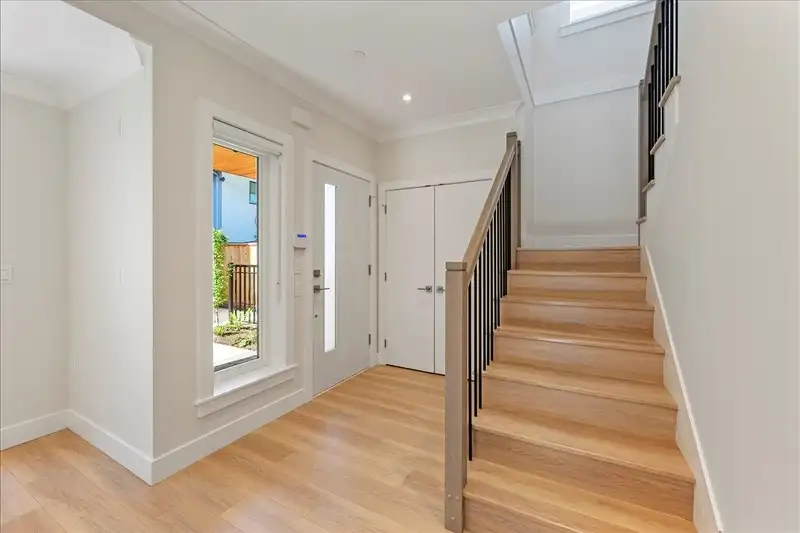 4852 SLOCAN STREET - photo 4 of 33