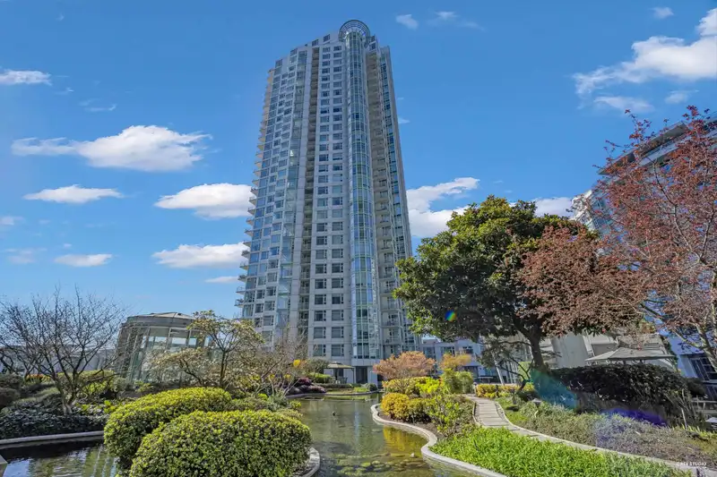 1707 1199 MARINASIDE CRESCENT - photo 1 of 40