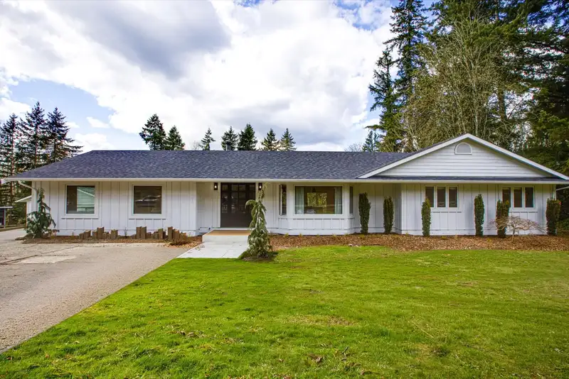7025 HESSLEA CRESCENT - photo 1 of 40