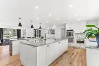 7025 HESSLEA CRESCENT - thumbnail 11