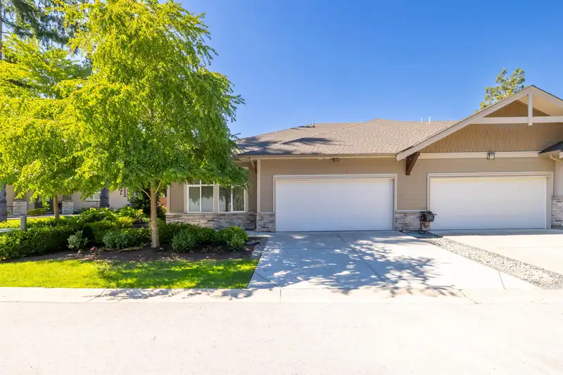 49 7138 210 STREET - photo 1 of 40