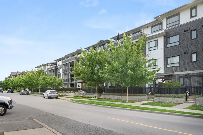 210 22087 49 AVENUE - photo 2 of 32