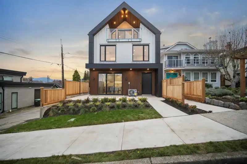 1 3623 TRIUMPH STREET - photo 1 of 25