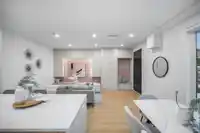 1 3623 TRIUMPH STREET - thumbnail 4