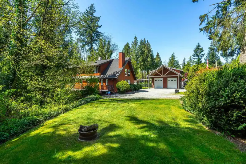4567 SADDLEHORN CRESCENT - photo 4 of 40