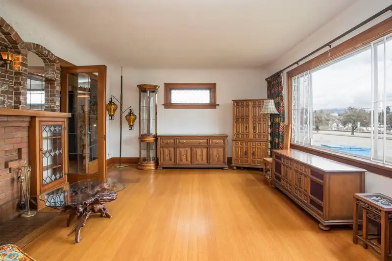910 EIGHTH STREET - photo 4 of 31