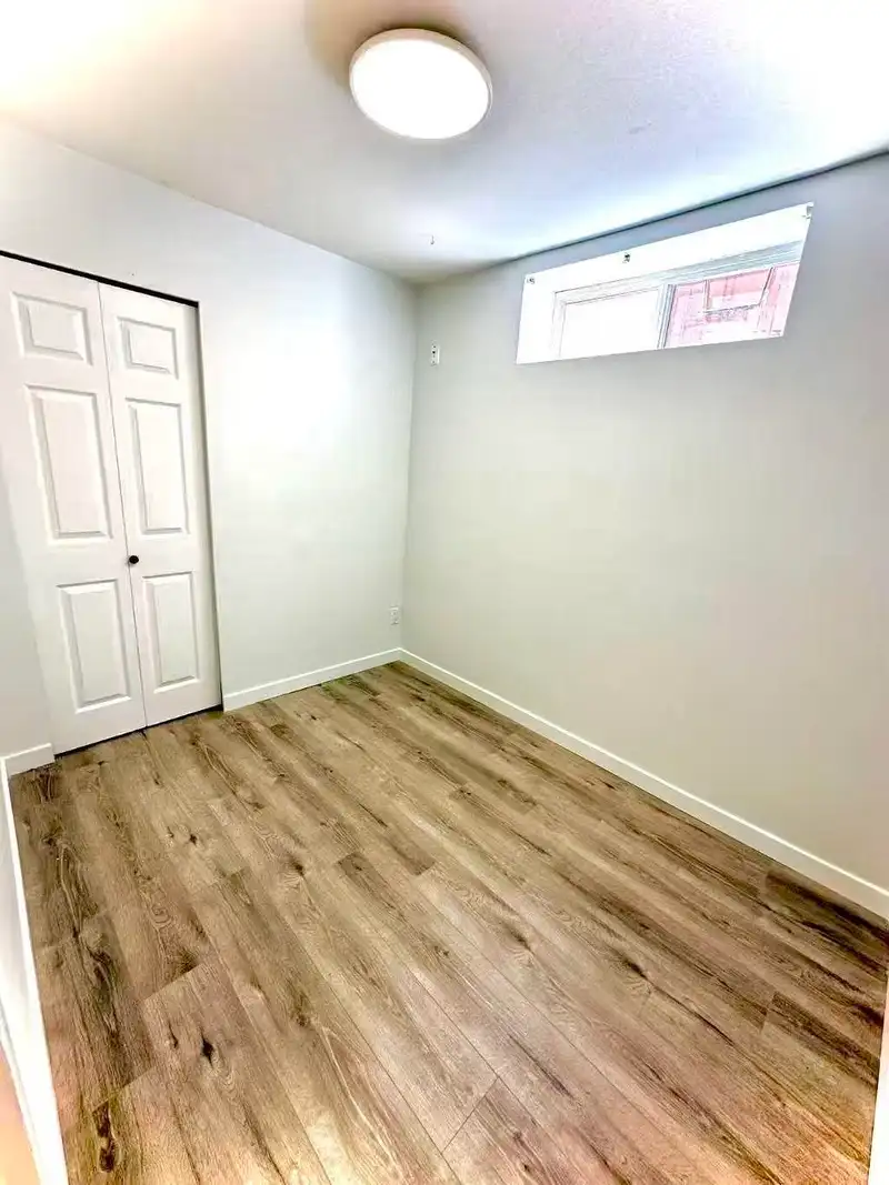 939 E 26TH AVENUE - photo 3 of 26