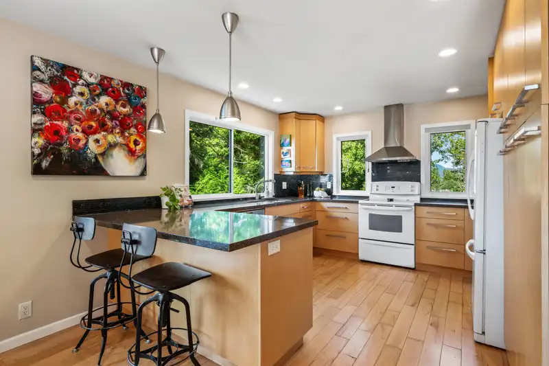 935 STARDALE AVENUE - photo 1 of 40