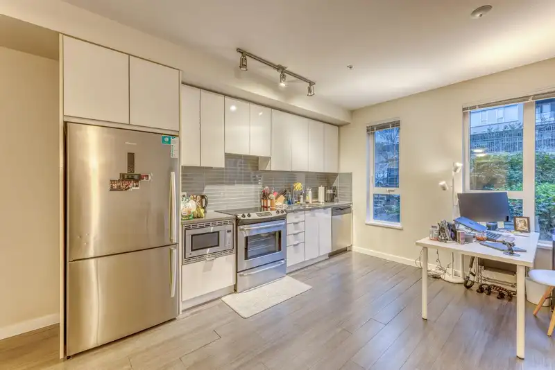 201 9877 UNIVERSITY CRESCENT - photo 4 of 18