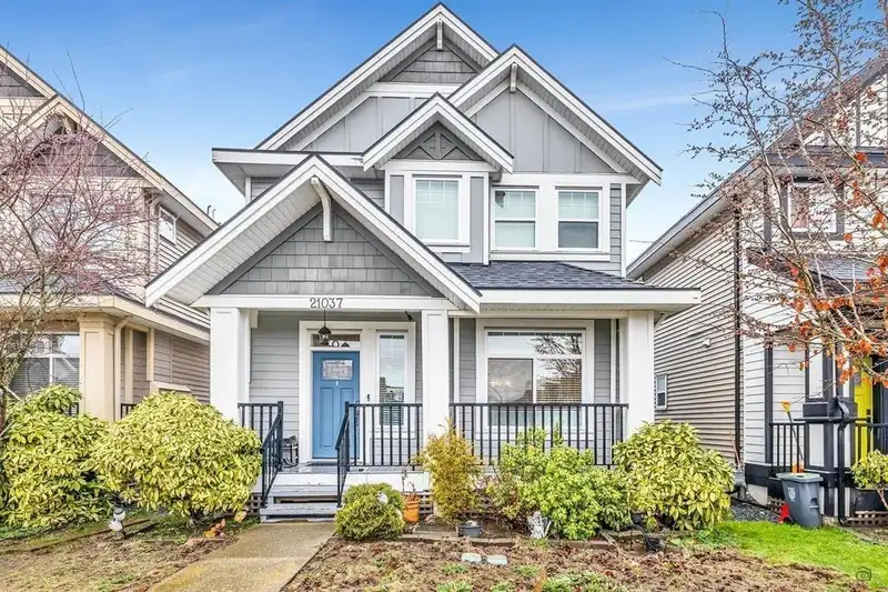 21037 77 AVENUE - photo 1 of 28